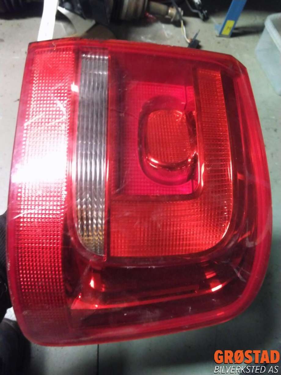 Baklykt høyre ytre til VW Touran 2010-2015 (Type I, Fase 3)  (1T0 945 096 R|)