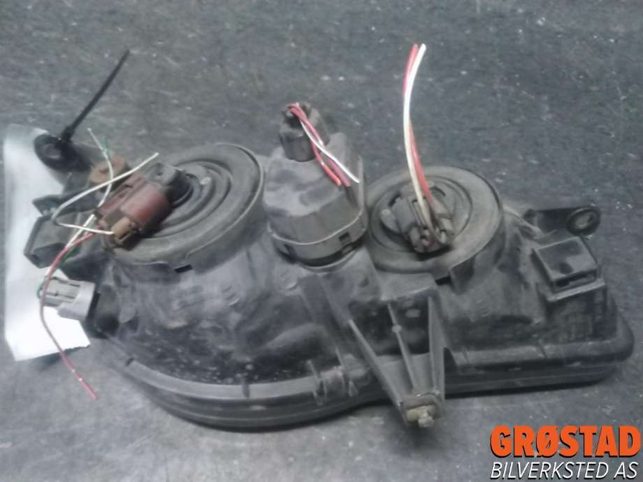 Frontlykt venstre halogen til Toyota Corolla 2000-2002 (Fase 2)  (811501E410|)