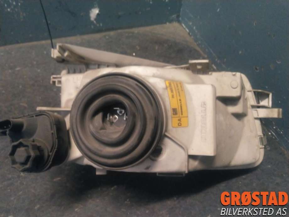Frontlykt venstre halogen til Opel Astra F 1992-1997