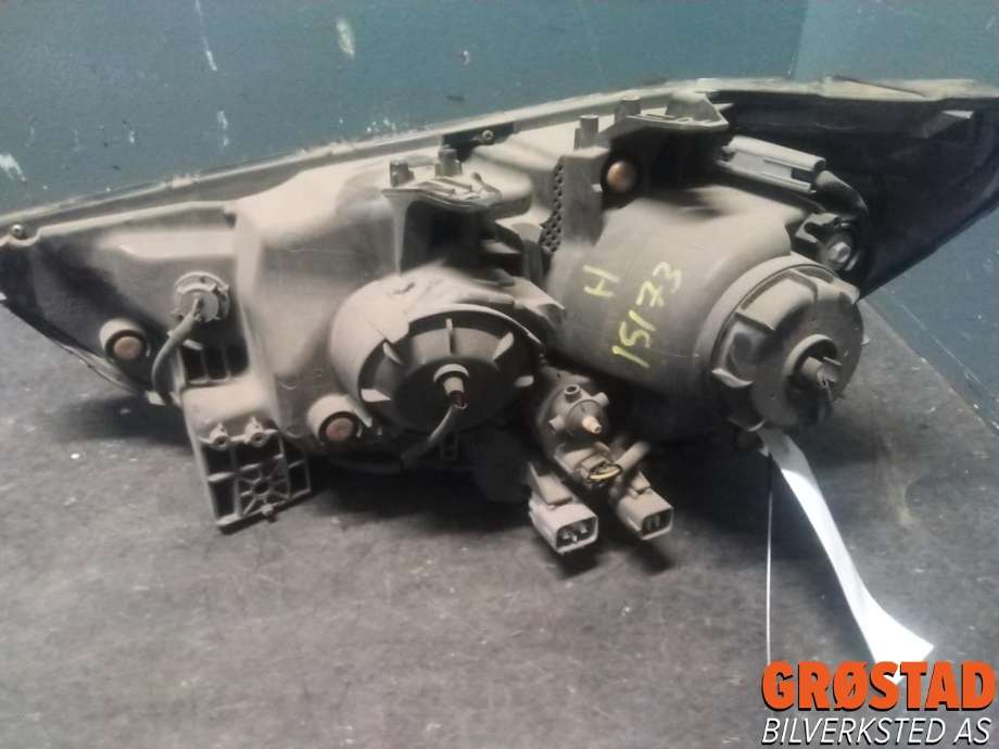 Frontlykt høyre halogen til Mitsubishi ASX 2010-2019  (8301B588|)