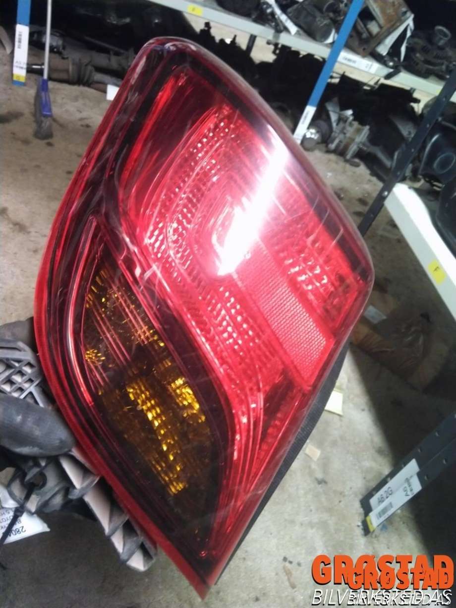 Baklykt venstre til Toyota Yaris 2014-2020 (Type III, Fase 2)  (815610D600|)