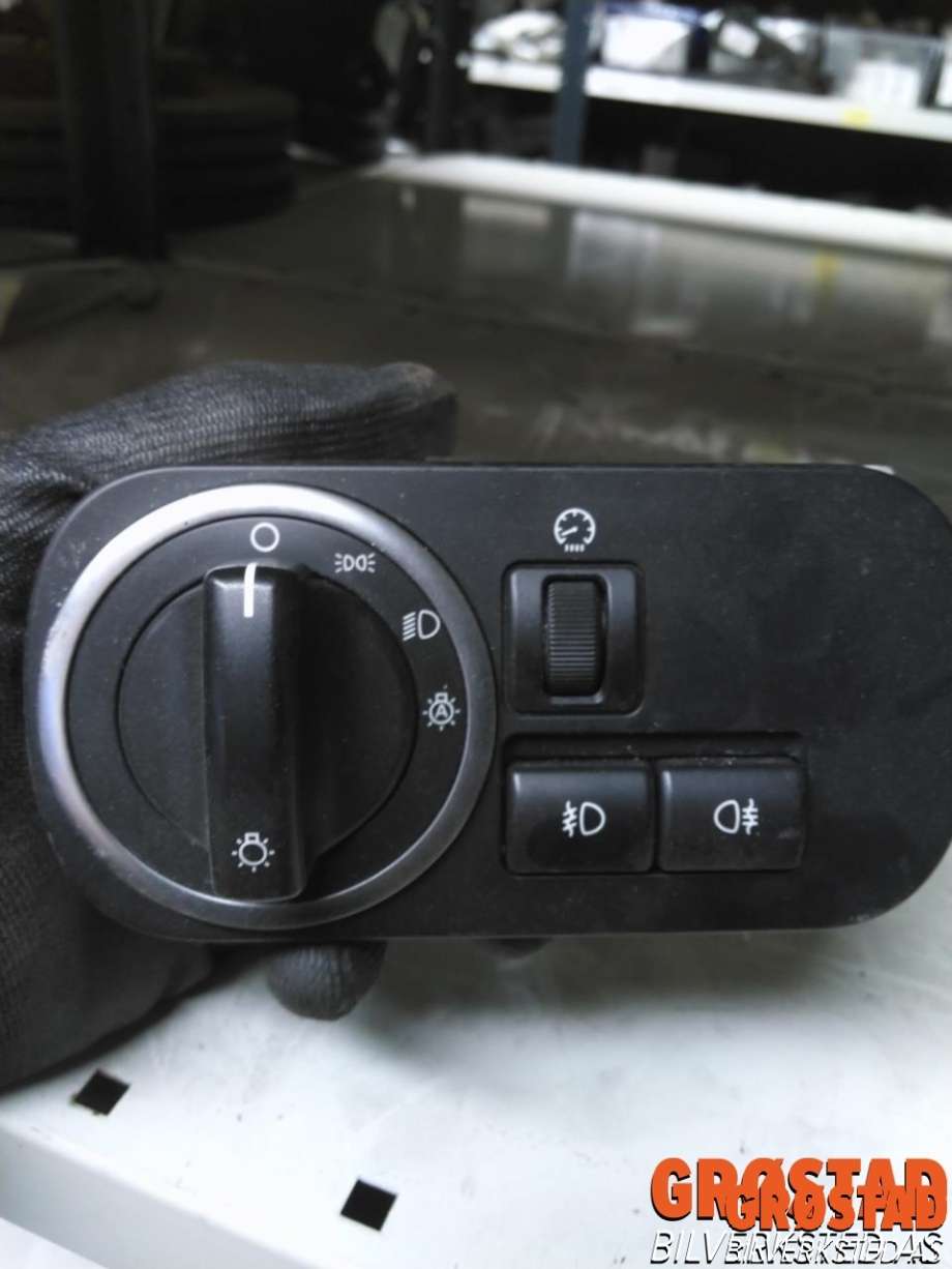 Bryter lys til Land Rover Discovery 2009-2017 (Type IV)  (AH2213A024AC|)