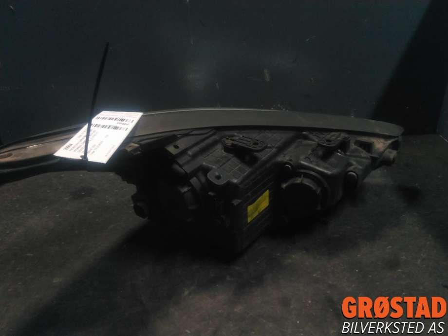 Frontlykt venstre xenon til Hyundai Santa Fe 2012-2020 (Type III) (92101B 8650|)