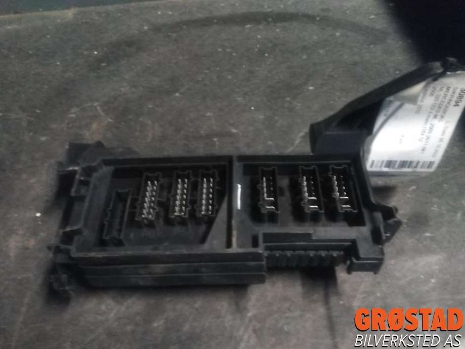 Sikringsboks til Mercedes ML 2005-2011 (W164) (W164) (A1645400272|A164 540 02 72|)