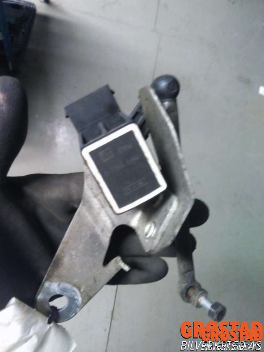 Sensor nivå, høyre foran til BMW 5-Serie 2003-2010 (E60/E61) (E60/E61) (37 14 6 784 696|)