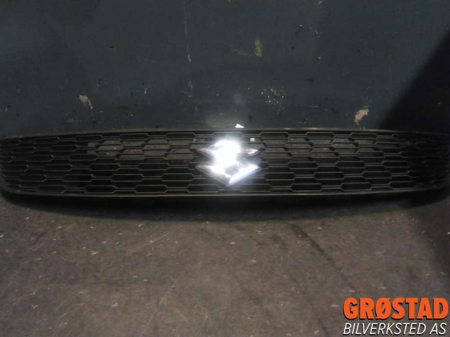 Grill til Suzuki Swift, 2011-2017 (71741-60P00-5PK)