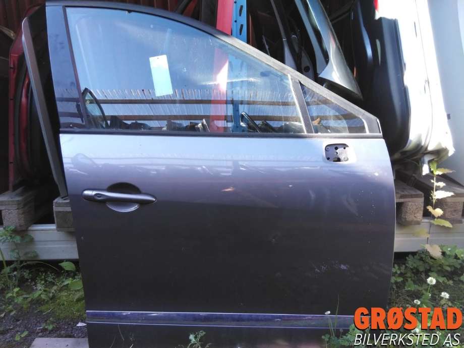 Dør høyre foran til Renault Scenic, 2009-2016 (Type III)  (801008930R)