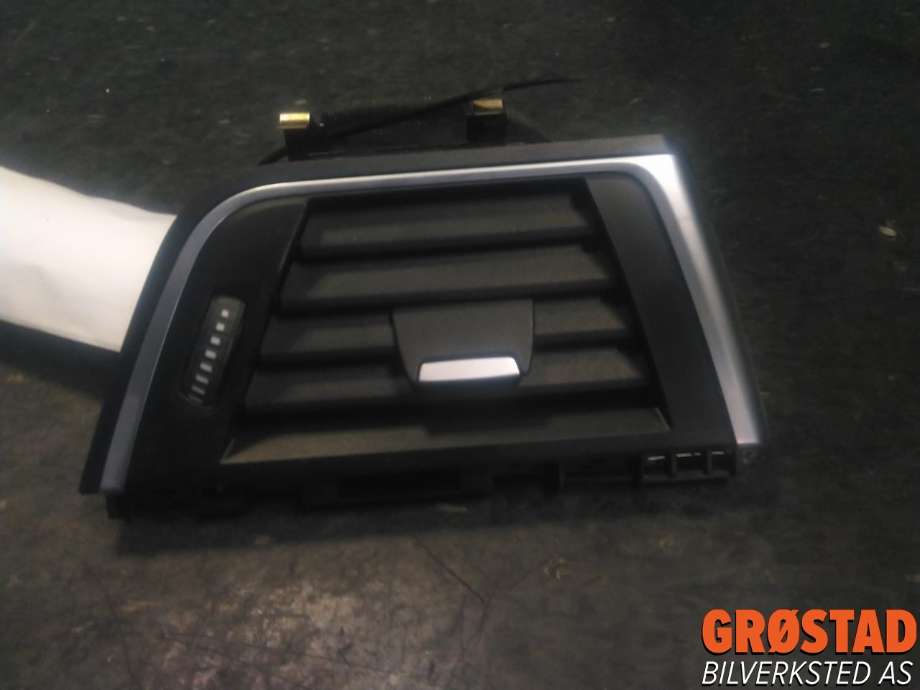 Dashbord friskluftdyse høyre til BMW M4 2014-2020 (F82/F83) (F82/F83)