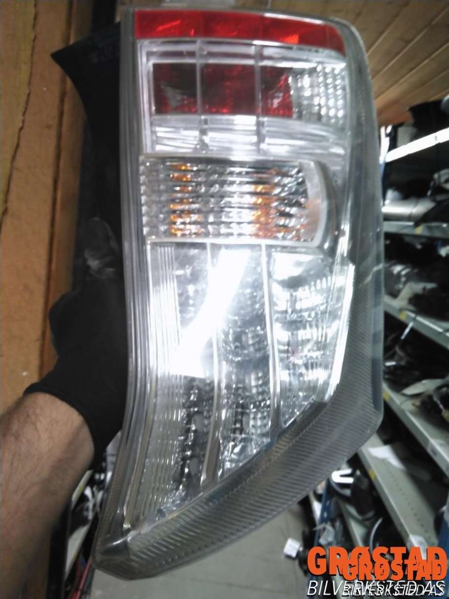 Baklykt venstre til Toyota Prius 2009-2016 (Type III) (COMBI) (COMBI) (8156147132|)