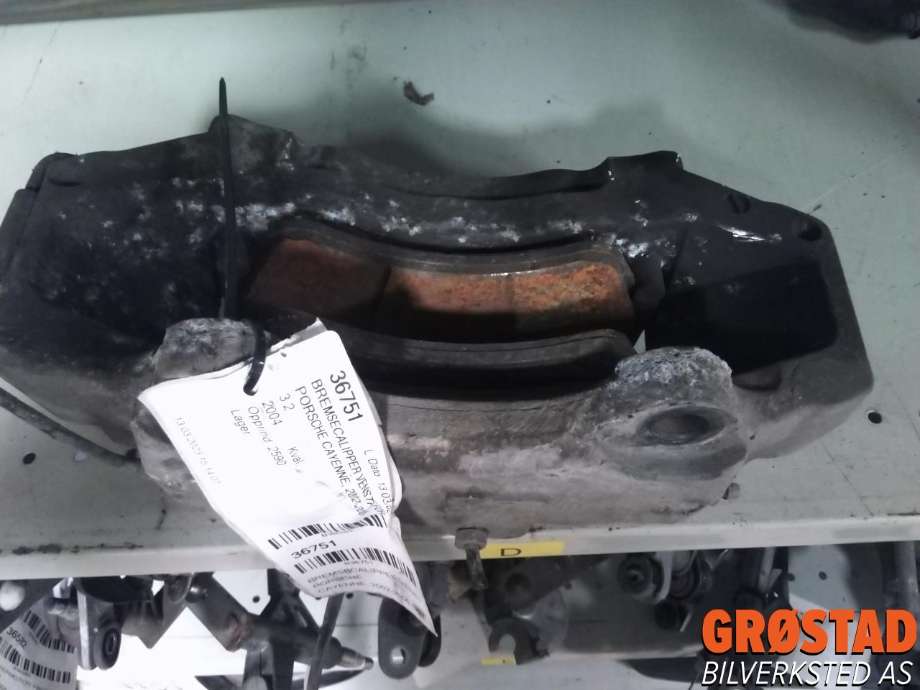 Bremsecaliper venstre foran til Porsche Cayenne 2002-2006 (Fase 1) (9PA) (9PA) (955 351 421 30|)