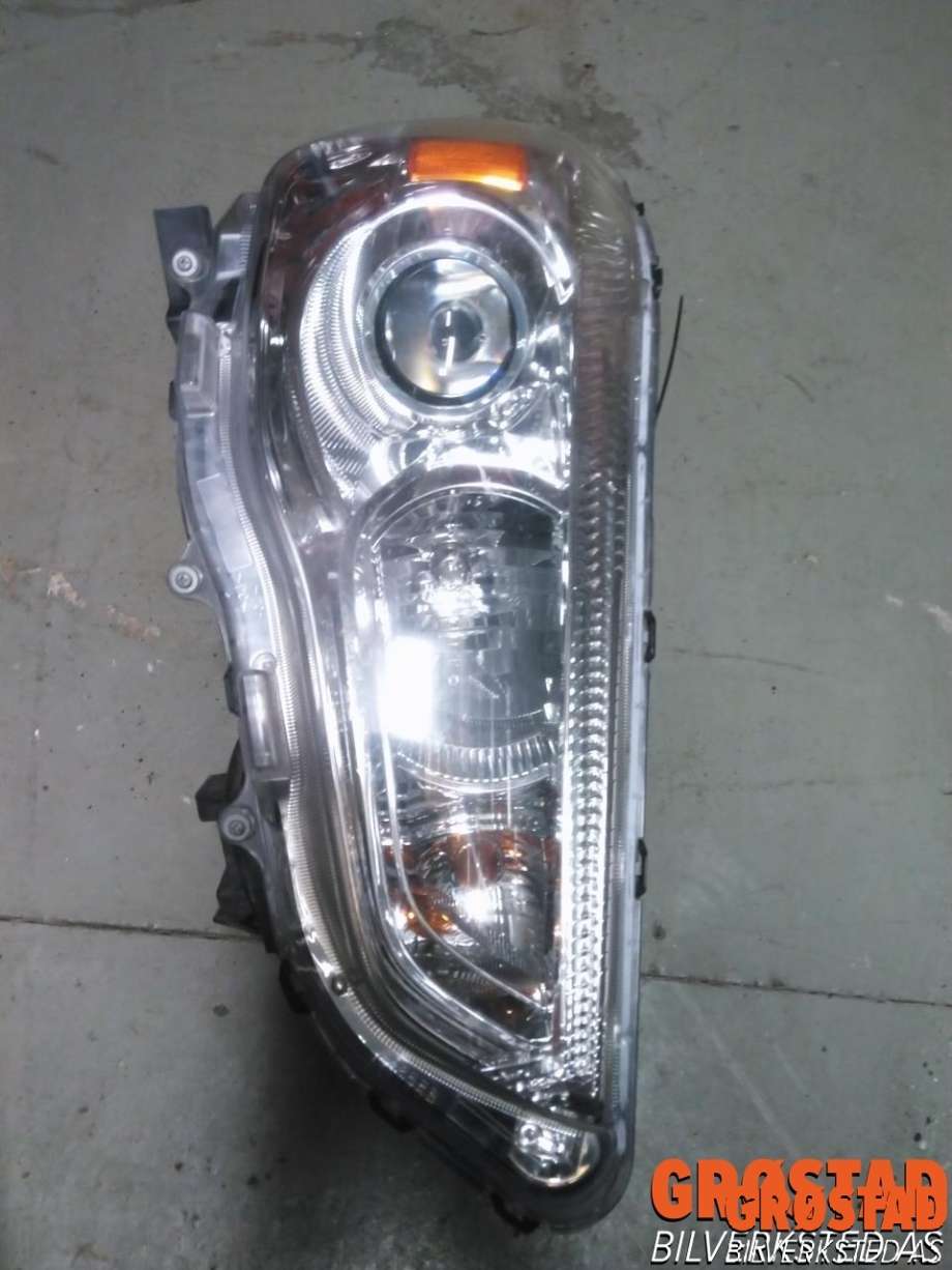 Frontlykt høyre halogen til Mitsubishi ASX 2010-2019  (8301B588|)