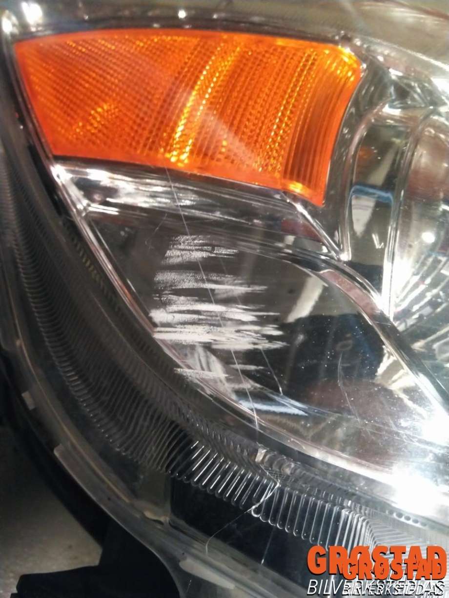 Frontlykt høyre halogen til Mitsubishi ASX 2010-2019  (8301B588|)