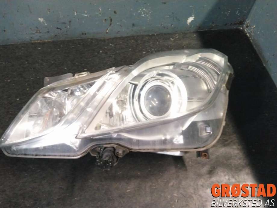 Frontlykt venstre xenon til Mercedes E-Klasse, Coupe/Cab 2009-2013 (Fase 1) (C207) (C207) (A 207 820 25 61|A 207 820 75 61|A 207 820 05 39)