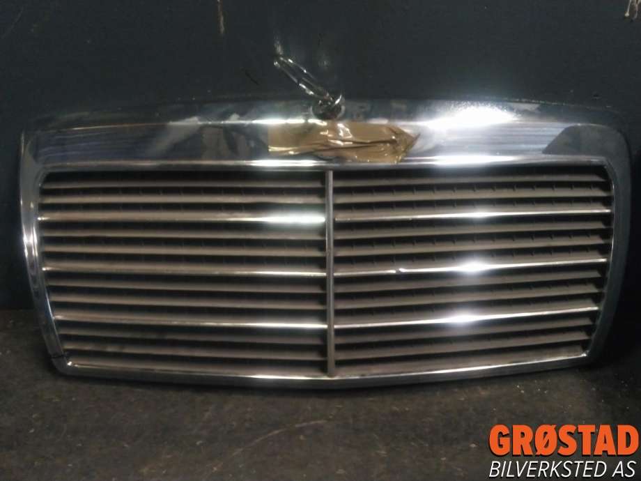 Grill til Mercedes 124, 1986-1995 (W124) (W124) (A 124 880 07 83)
