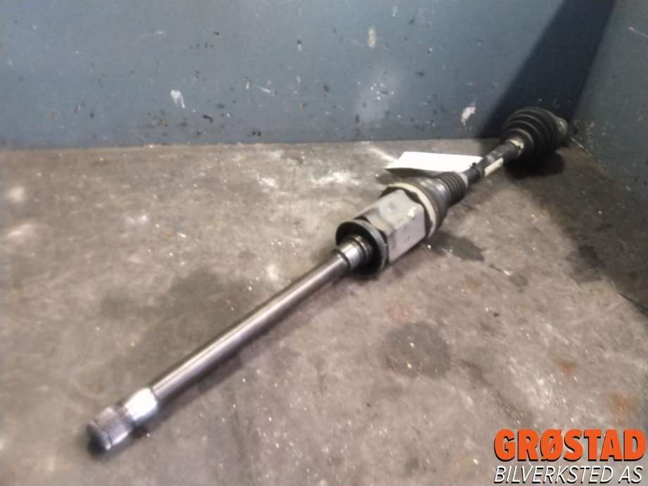 Drivaksel høyre foran, diesel/automat til BMW 5-Serie, 2017-->> (G30/G31) (G30/G31) (31 60 8 664 676)