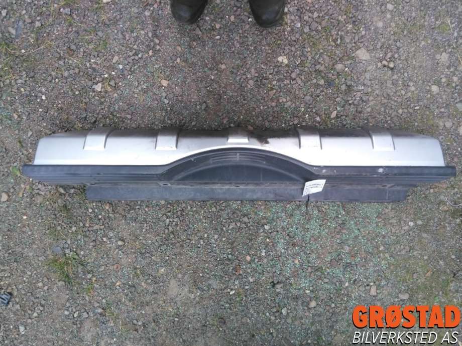 Støtfanger bak midtre del til Mitsubishi Pajero, 2007-2016 (Type IV, Fase 1)  (6410A315HA)