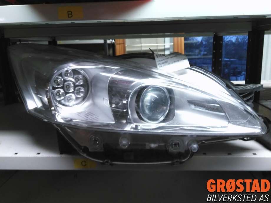 Frontlykt høyre halogen til Peugeot 508 2011-2014 (Type I, Fase 1) (6206 W5|16 139 653 80|)
