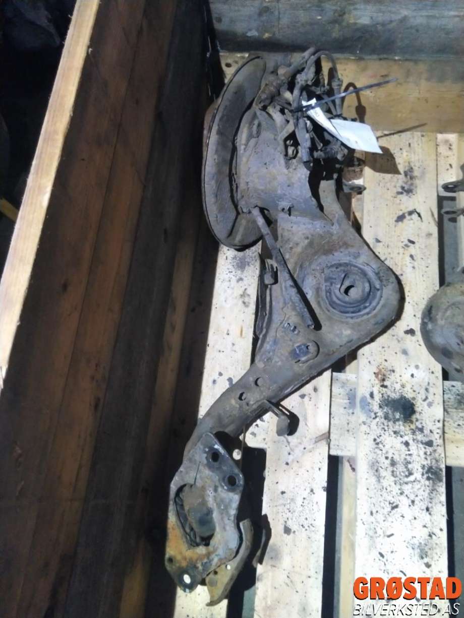 Bærebru høyre bak til Nissan Qashqai 2010-2014 (Type I, Fase 2)  (55501JD00A|)
