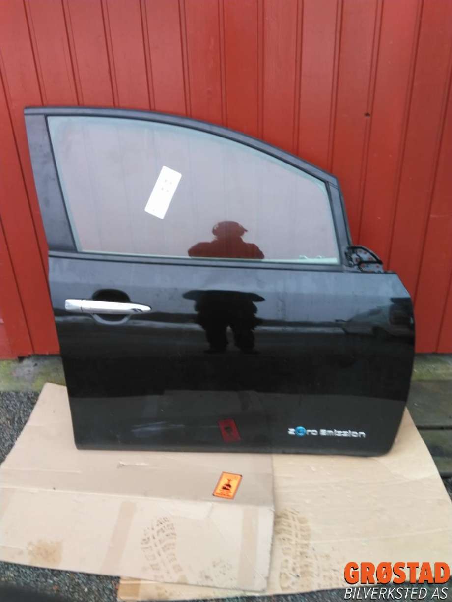 Dør høyre foran til Nissan Leaf 2011-2017 (Type I)  (H010M3NAMA|HMA0M3NAMA|)