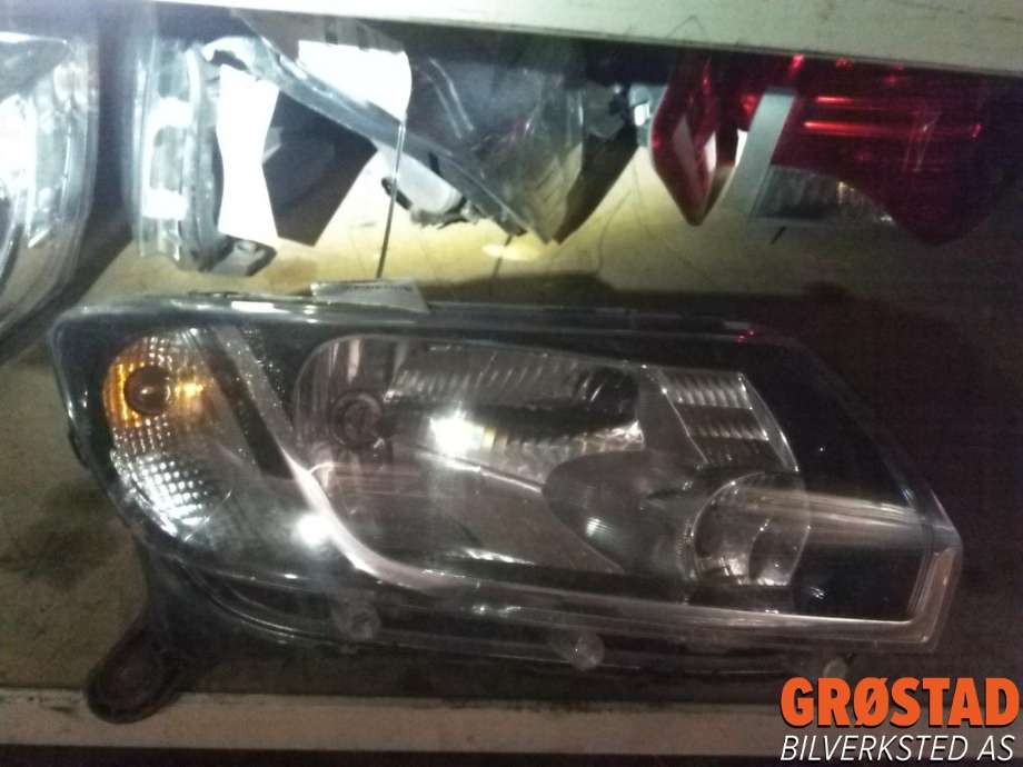 Frontlykt høyre halogen til Dacia Dokker, 2012-->>  (260107923R)