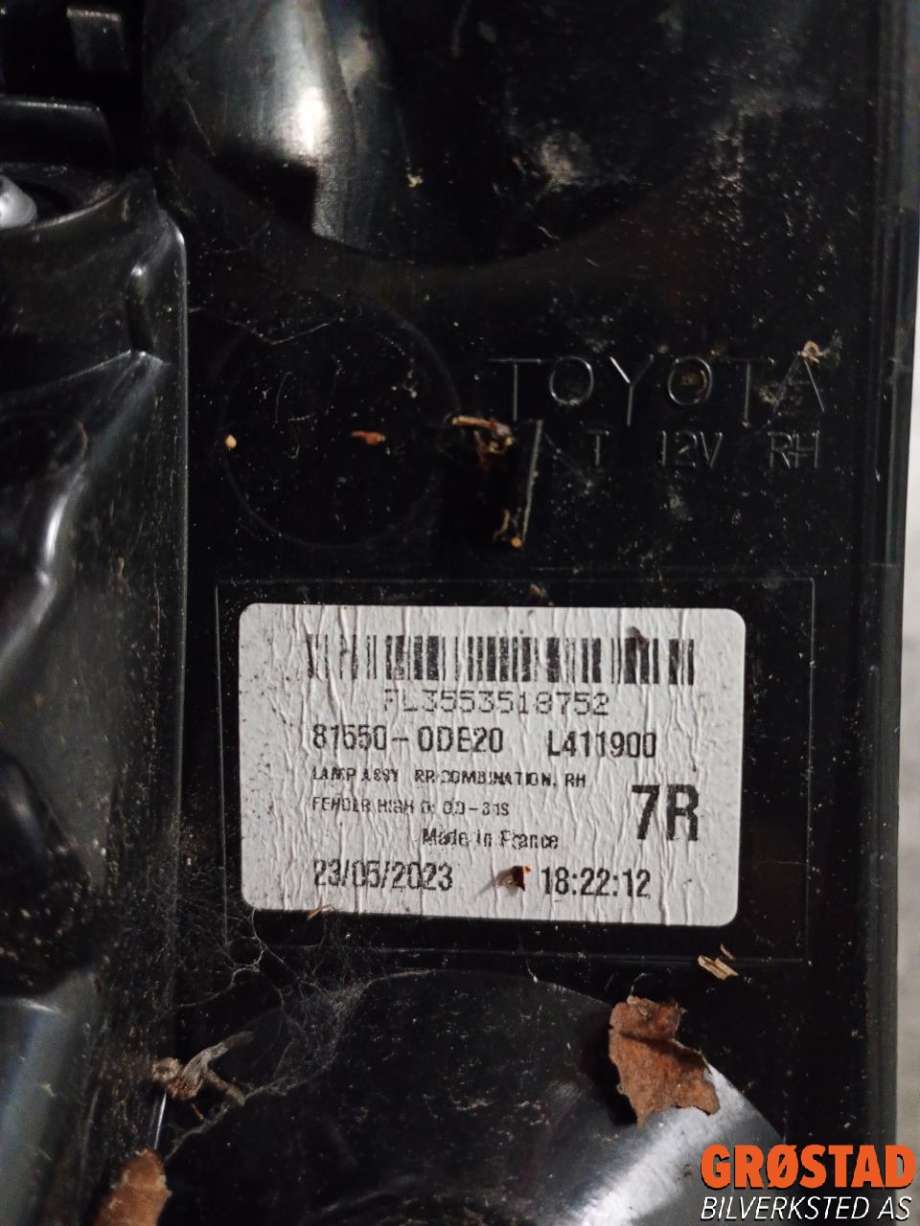 Baklykt høyre ytre til Toyota Yaris Cross (SUV) 2021-->>  (815500DE20|)
