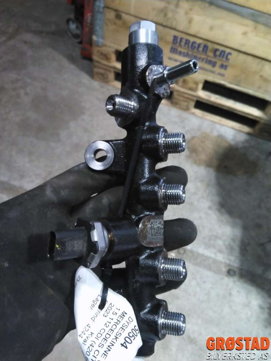 Dyseskinne (fuelrail) til Mercedes Citan, 2021-->> (W420) (W420) (A 608 078 04 00)