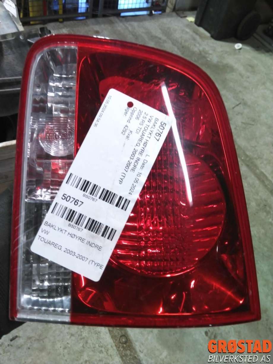 Baklykt høyre indre til VW Touareg, 2003-2007 (Type I, Fase 1)  (7L6 945 094 R)