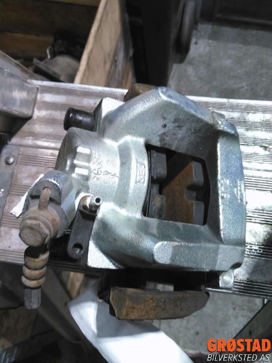 Bremsecaliper høyre foran til Peugeot 508 2011-2014 (Type I, Fase 1) (4401 R5|16 517 680 80|)