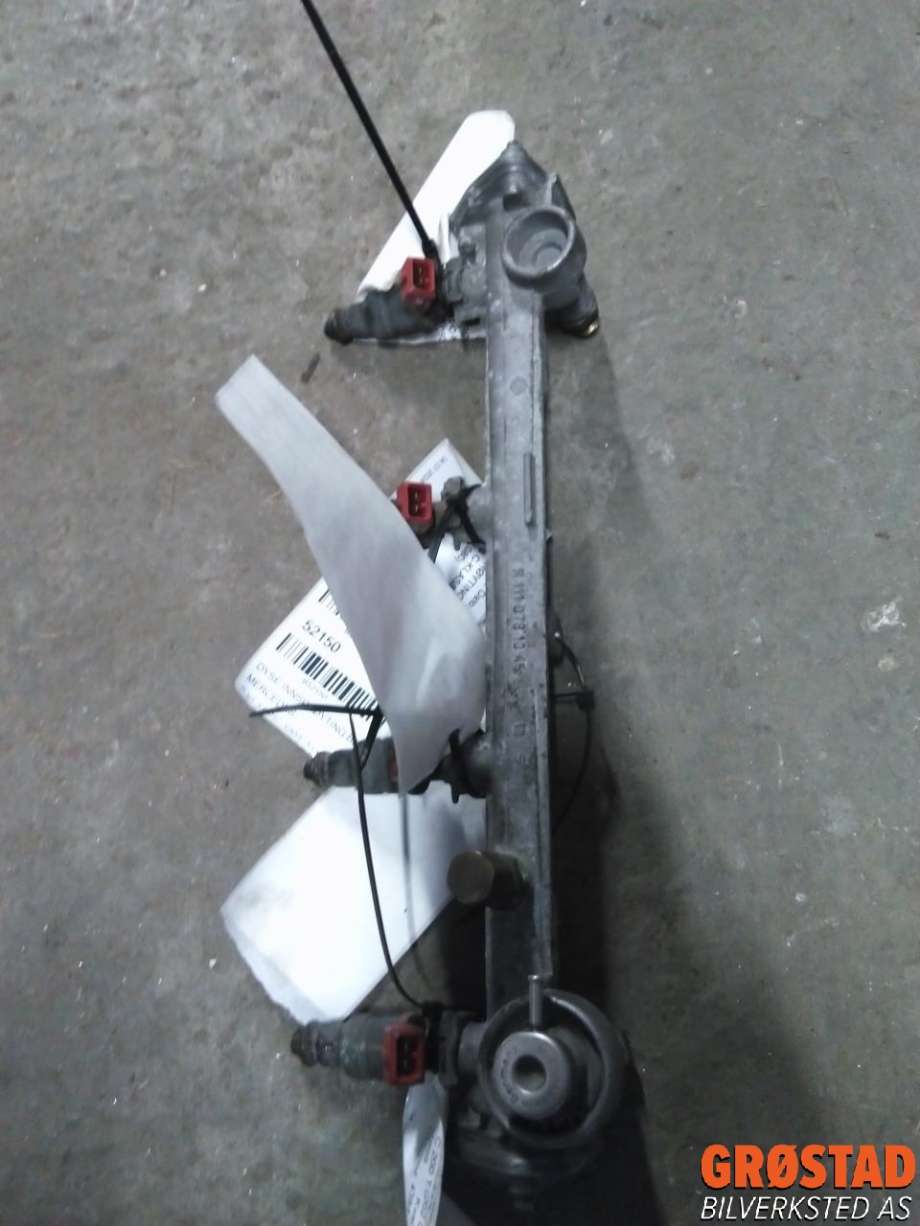 Dyseskinne (fuelrail) til Mercedes C-Klasse 1993-2000 (W202) (W202) (A 111 070 18 95|A 111 070 21 95|)