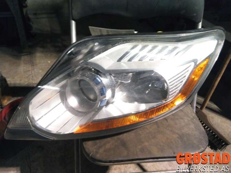 Frontlykt venstre xenon til Ford Kuga 2008-2012 (Type I) (1590743|)