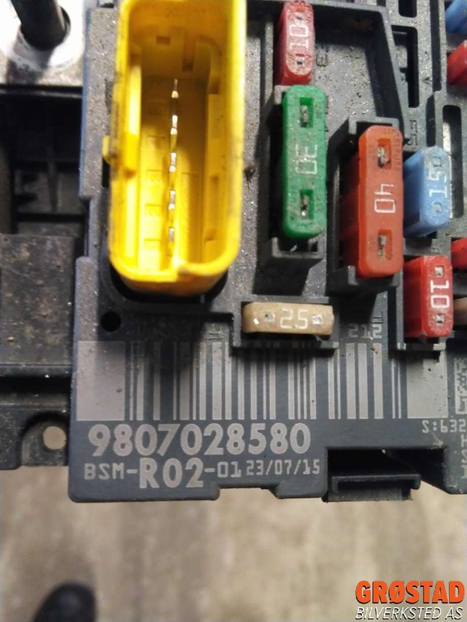 Sikringsboks motorrom til Peugeot 3008 2009-2016 (Type I)  (9807028580|)