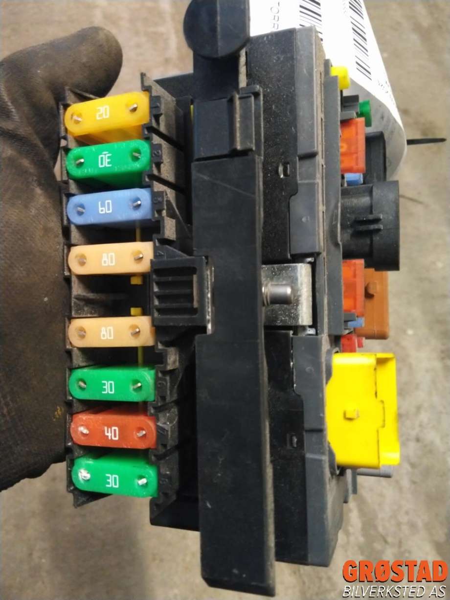 Sikringsboks motorrom til Peugeot 3008 2009-2016 (Type I)  (9807028580|)