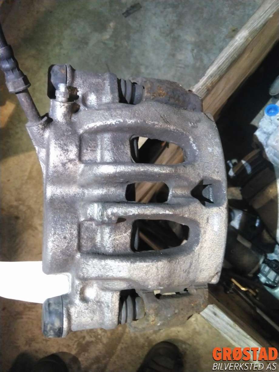 Bremsecaliper høyre foran til Mercedes Sprinter 2013-2018 (Fase 2) (906) (906) (A 003 420 86 83|A0044205683|)