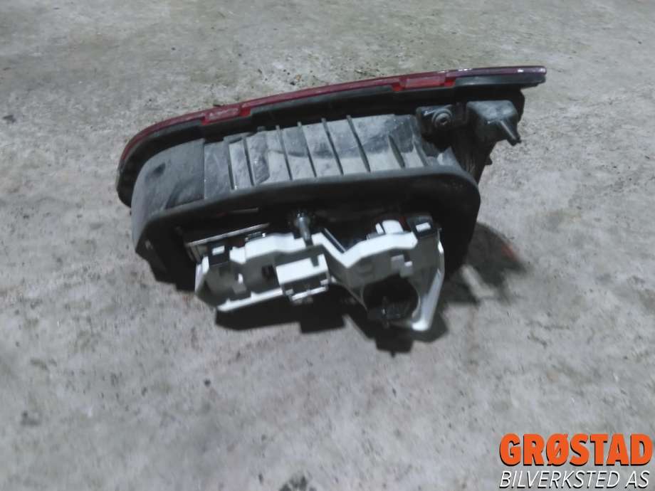 Baklykt venstre indre til VW Golf VII 2012-2017 (Fase 1)  (5G0 945 093 AE|)