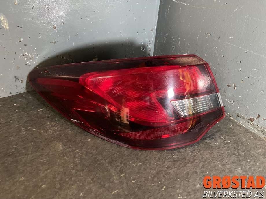 Baklykt venstre ytre til Opel Astra J, 2010-2015  (25870153)