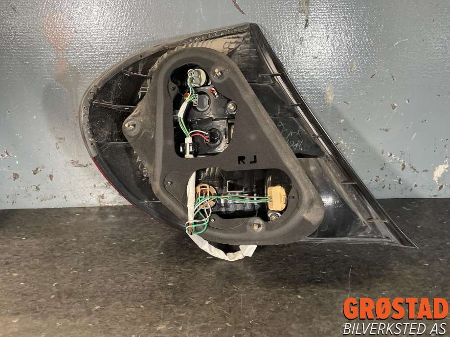 Baklykt høyre til Toyota Camry 2001-->>  (8155133270|)