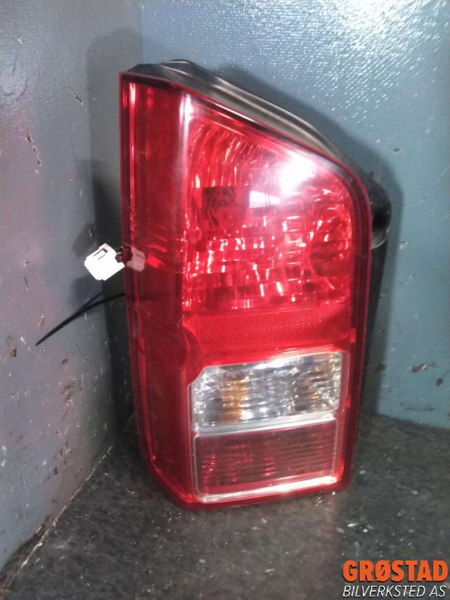 Baklykt venstre til Nissan Pathfinder 2005-2010 (Fase 1) (R51) (R51) (26555EB30C|)