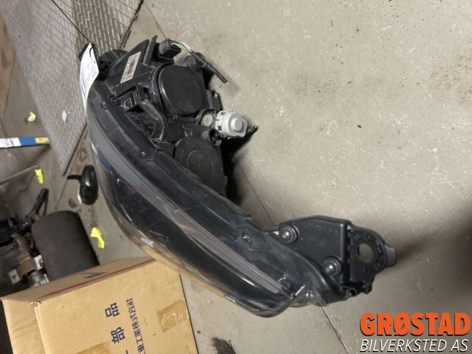 Frontlykt venstre xenon til Peugeot 5008 2010-2017 (Type I)  (98 055 255 80|16 178 734 80|)