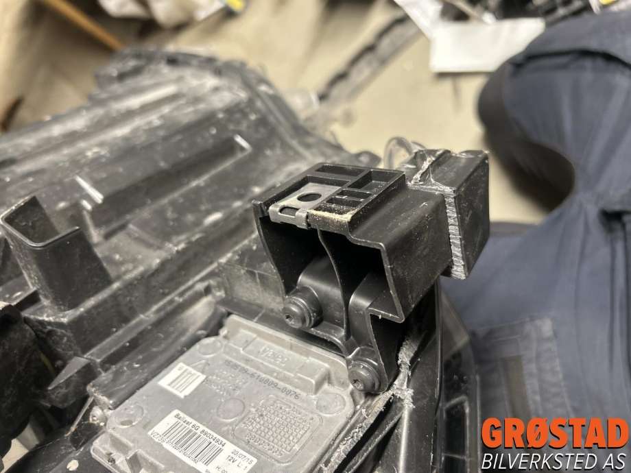 Frontlykt venstre xenon til Peugeot 5008 2010-2017 (Type I)  (98 055 255 80|16 178 734 80|)