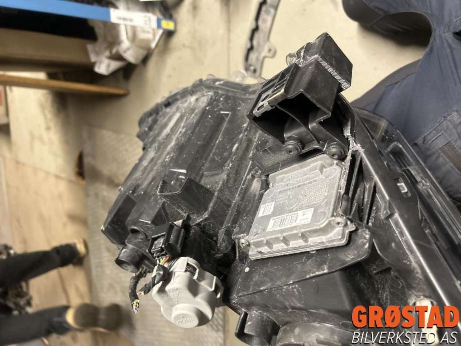 Frontlykt venstre xenon til Peugeot 5008 2010-2017 (Type I)  (98 055 255 80|16 178 734 80|)