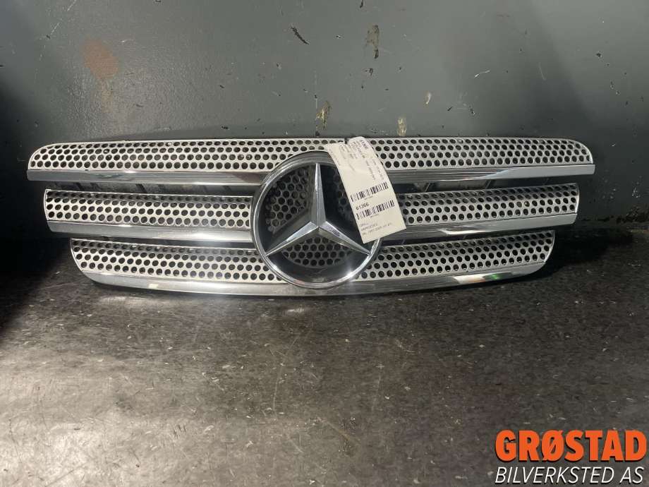 Grill til Mercedes ML, 1997-2005 (W163) (W163) (A 163 880 01 85)