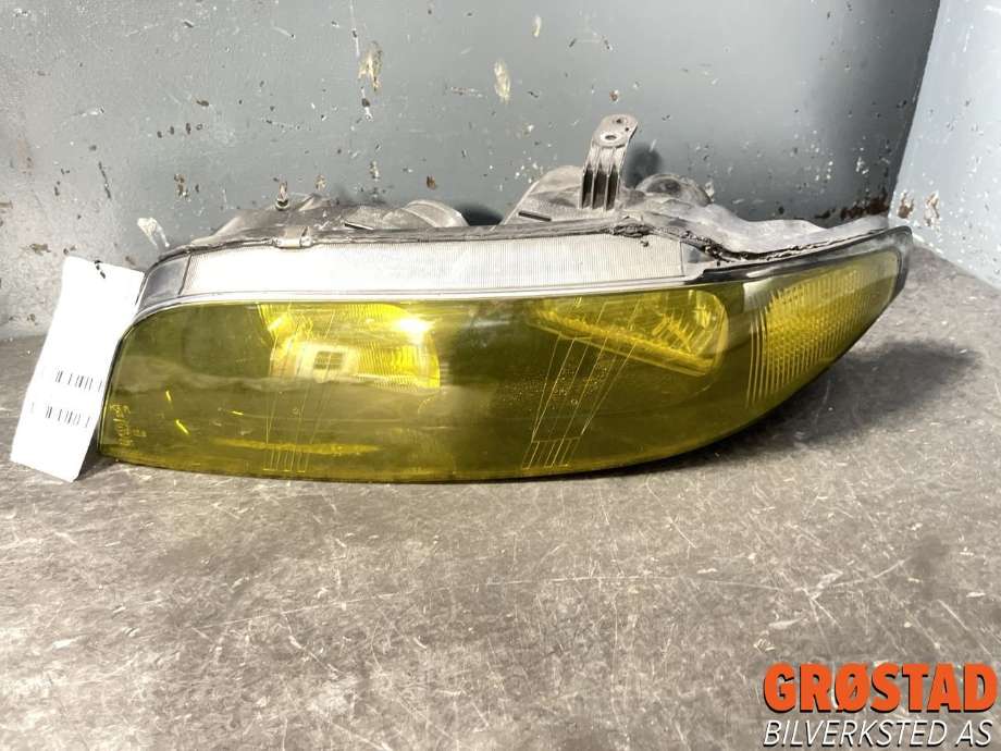 Frontlykt venstre halogen til Nissan Skyline, 1993-1995 (Fase 1) (R33) (R33) (IKKE ORIGINAL. OMBYGD TIL VENSTREKJØRT LYSBILDE. H4 LAMPE)
