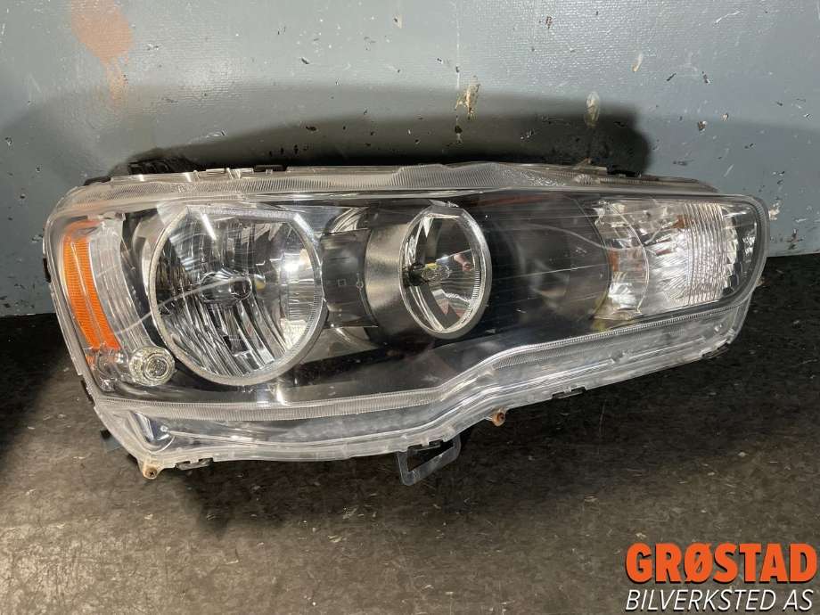 Frontlykt høyre halogen til Mitsubishi Lancer 2008-2017 (8301B348|8301B260|)