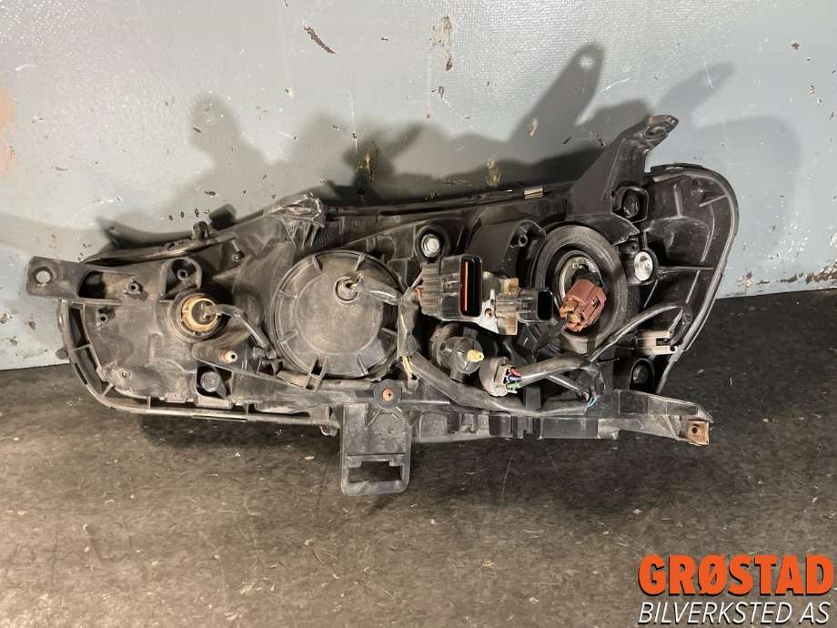 Frontlykt høyre halogen til Mitsubishi Lancer 2008-2017 (8301B348|8301B260|)