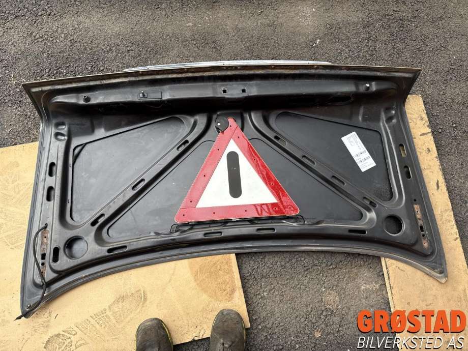 Bakluke sedan til Mercedes 280-560 1981-1991 (W126) (W126) (A 126 750 03 75|A 126 750 04 75|A 126 750 19 75)