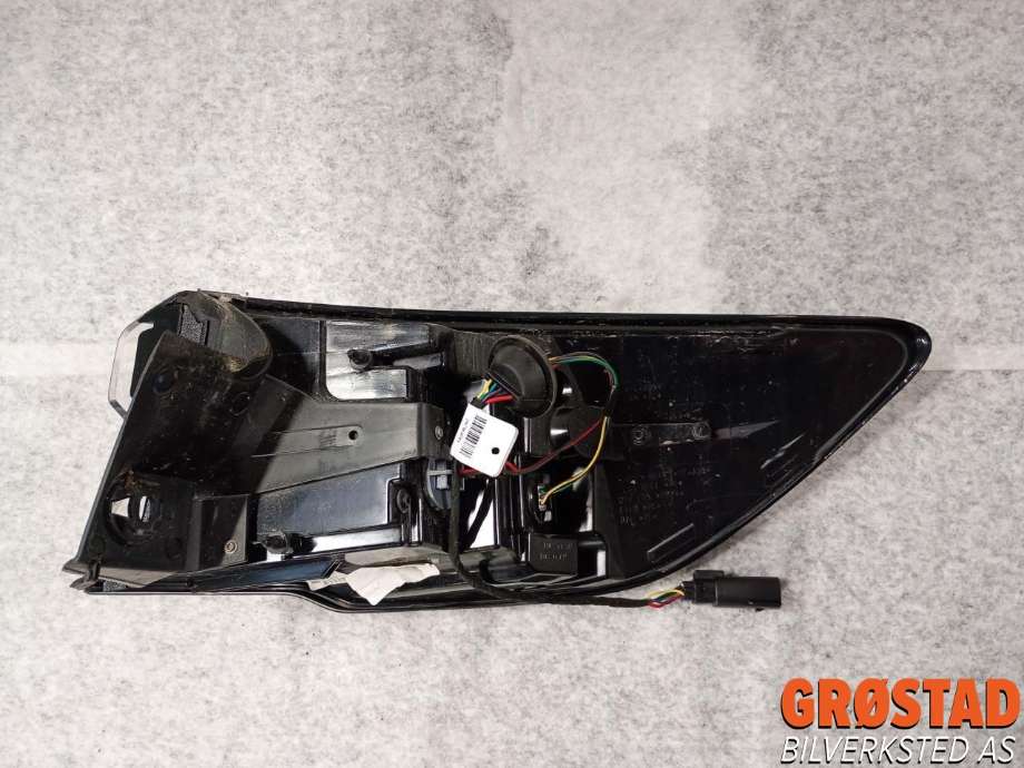 Baklykt venstre ytre til Ford Kuga 2019-->> (Type III)  (2696786|)