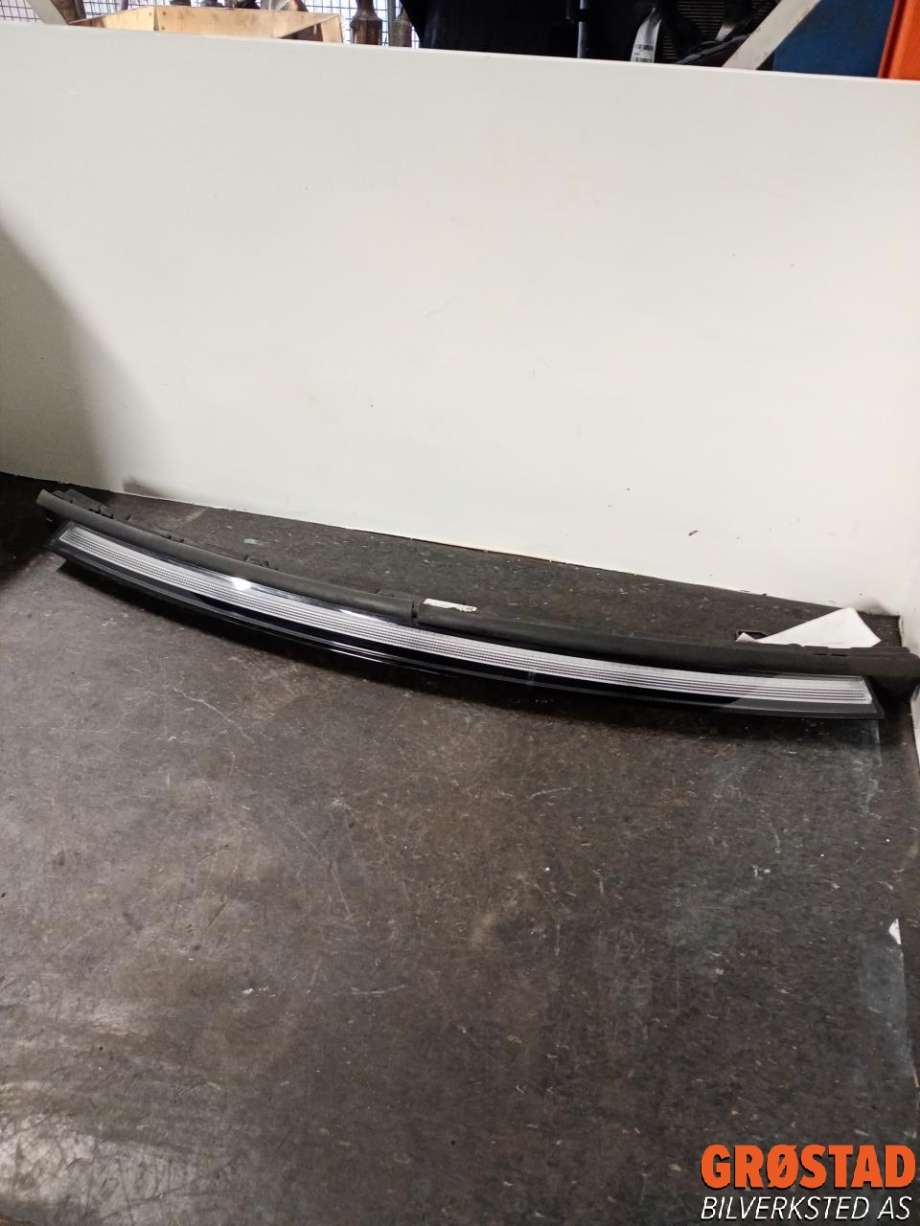 Frontlykt midtre til Mercedes EQC, 2019-->>  (A 293 906 13 01)