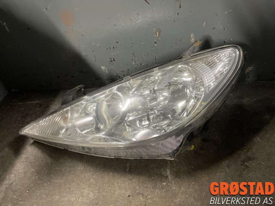 Frontlykt venstre halogen til Toyota Previa, 2000-2007  (8117028770)