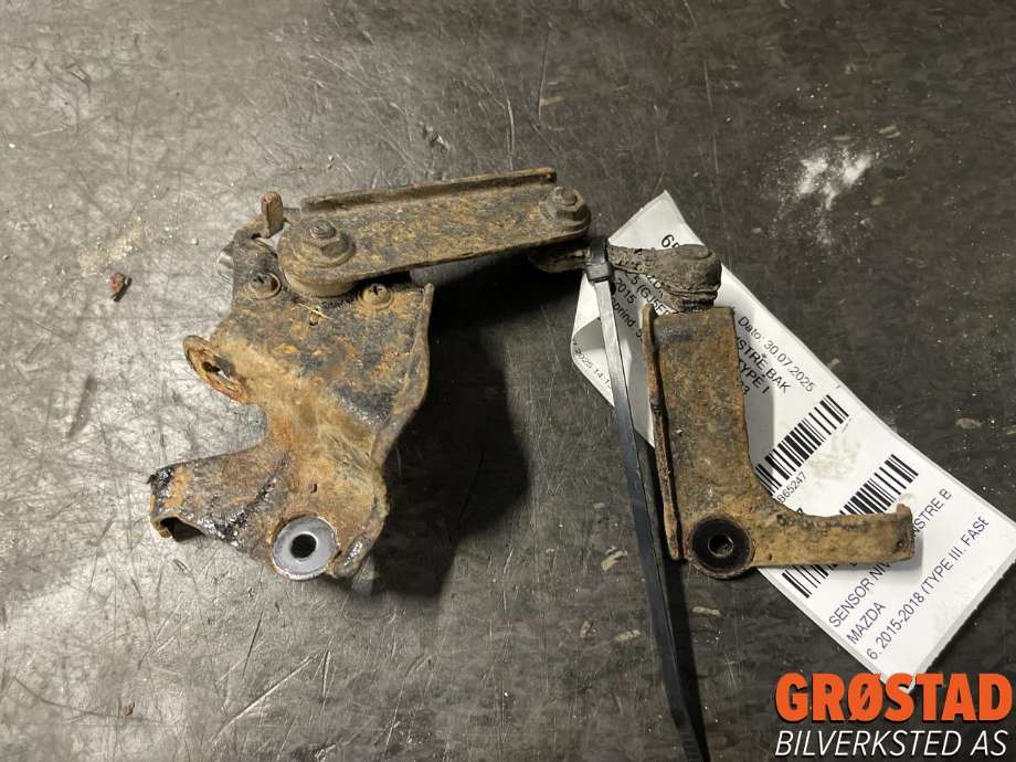 Sensor nivå, venstre bak til Mazda 6, 2015-2018 (Type III, Fase 2)  (KD545122Y)
