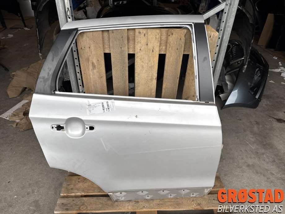 Dør høyre bak til Suzuki SX4 S-CROSS, 2013-->> (Type II)  (68003-61M00-000)